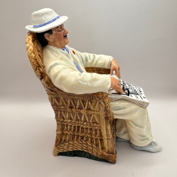 Royal Doulton Figurine "Taking Things Easy" HN2680. - Picture 3 of 10